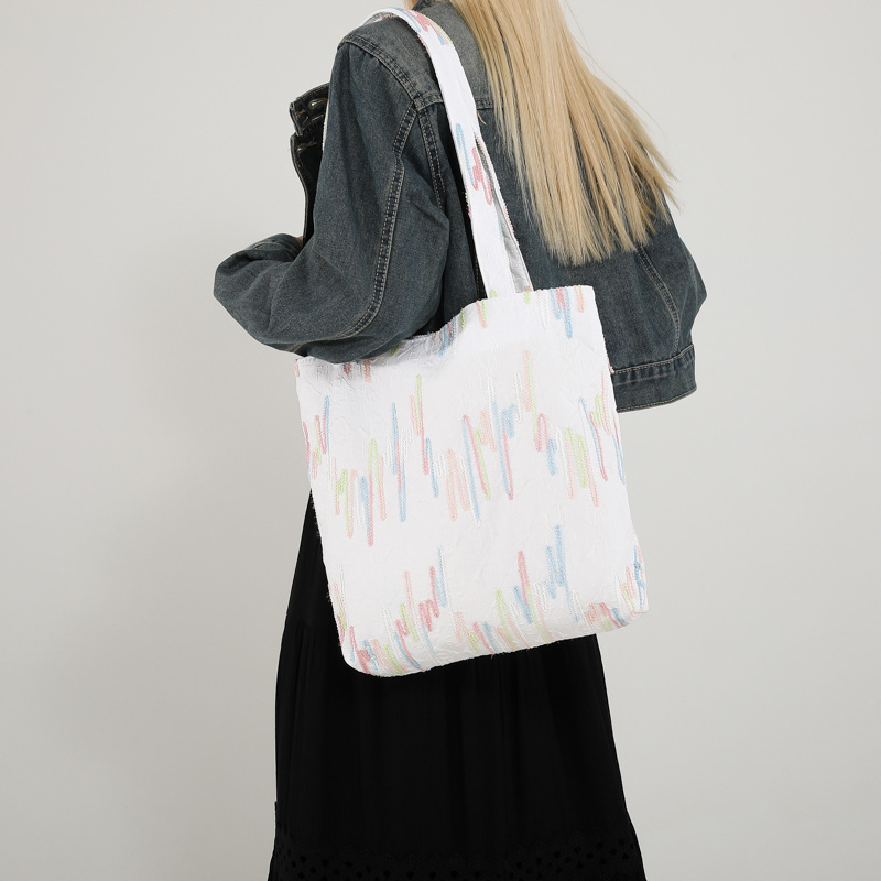 A new 2024 stylish, casual and trendy underarm bag with a large capacity single-shoulder tote bag for commuting Specification drawing
