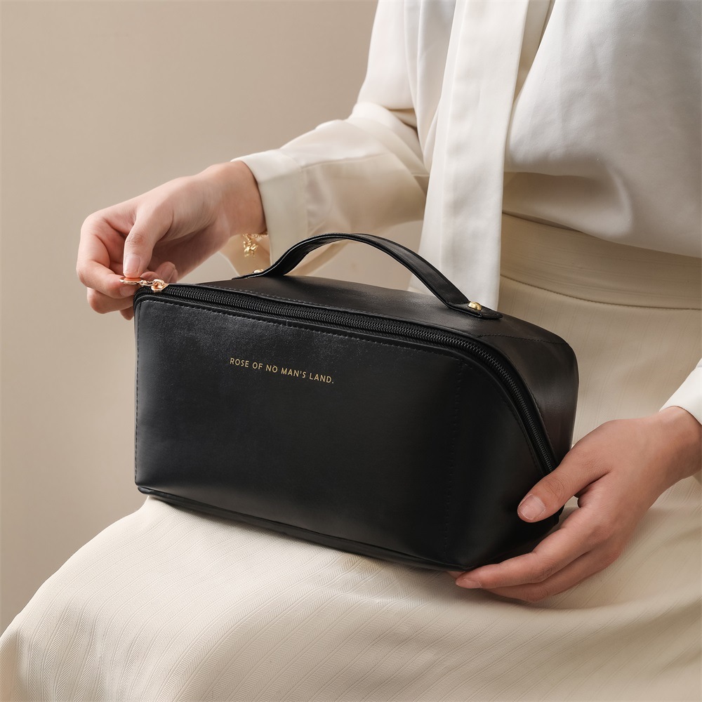 New cloud pillow makeup bag, organ bag for women, large-capacity travel storage bag, portable hand-held pu waterproof wholesale Specification drawing