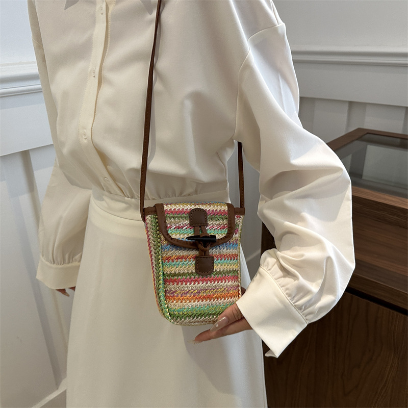 The 2024 new large-capacity, stylish summer rainbow-striped straw weaving bag for women. It is a small square crossbody bag for mobile phones Specification drawing