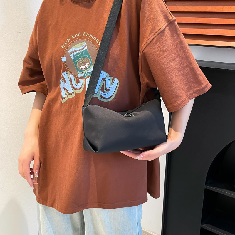 Trendy small bag Women 2025 Spring/Summer New style crossbody bag Women's casual sports single-shoulder bag Versatile dumpling bag details Picture