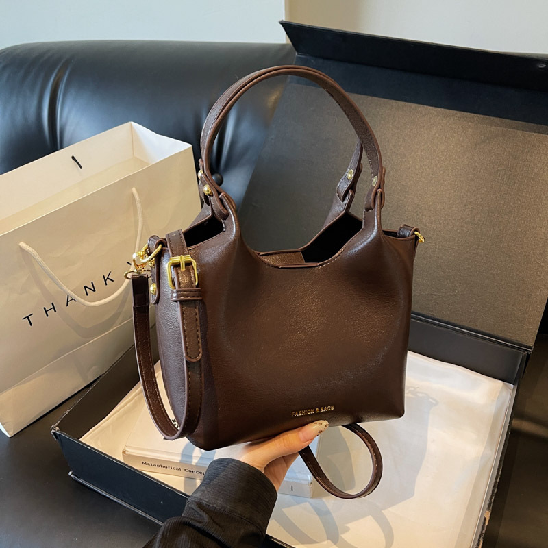 High-end retro handbag, fashionable hand-held bag, women's 2024 casual, trendy and versatile commuter single-shoulder crossbody bag Specification drawing