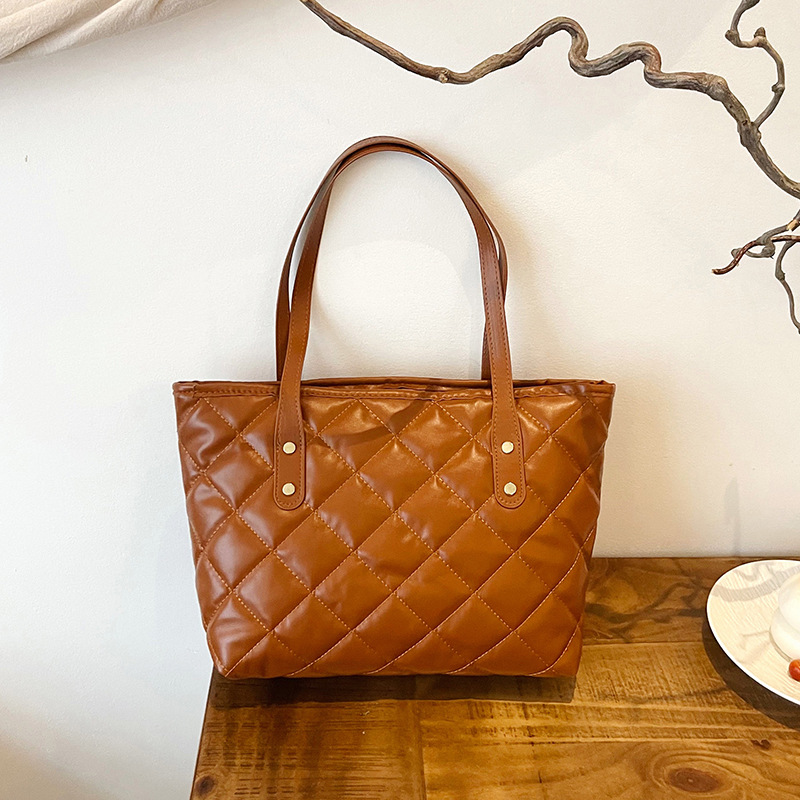 New cross-border trendy and fashionable women's bag, large-capacity underarm single-shoulder bag, casual and simple crossbody versatile commuter tote bag full figure