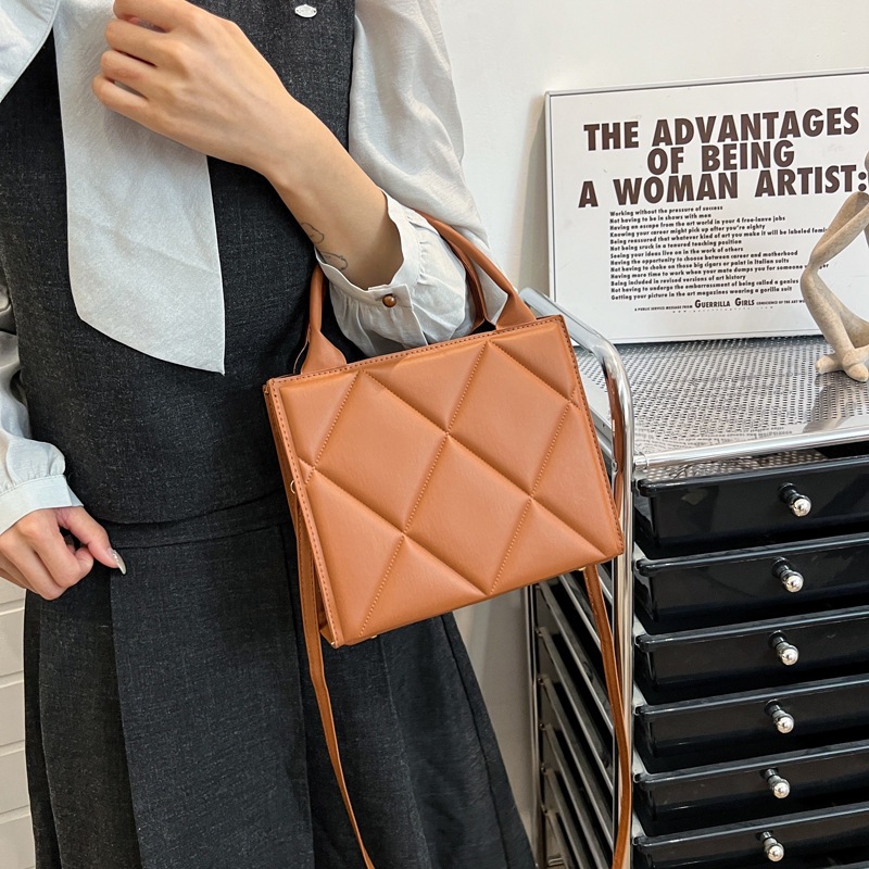 2025 New stylish solid-color bag, women's diamond-shaped candy-colored hand-held shoulder crossbody bag, simple small square bag details Picture