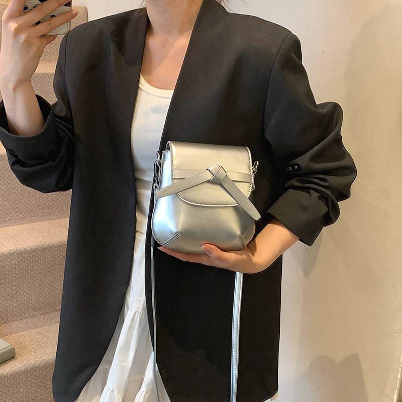 High-end hand-held small square bag for women, new Spring/Summer 2025, niche, fashionable and simple single-shoulder bag, trendy crossbody mobile phone bag Specification drawing