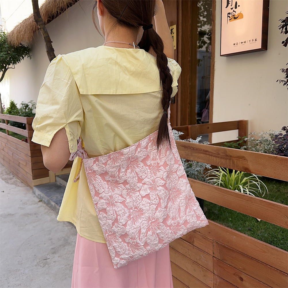 45153 French embossed Jacquard canvas bag Crossbody bag for Women, 2024 New style hand-held bag shoulder tray underarm bag Application Scenario