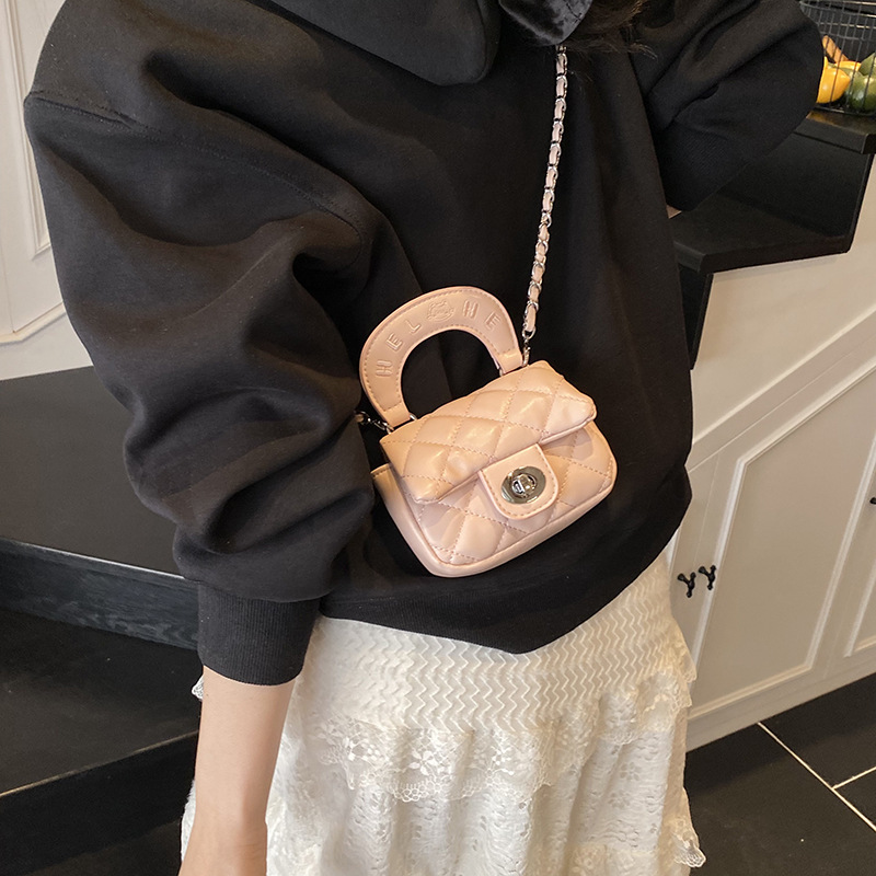 Fashionable Chanel-style lock-button mini bag for women 2025, new diamond-shaped chain bag, niche design, single-shoulder crossbody bag Application Scenario
