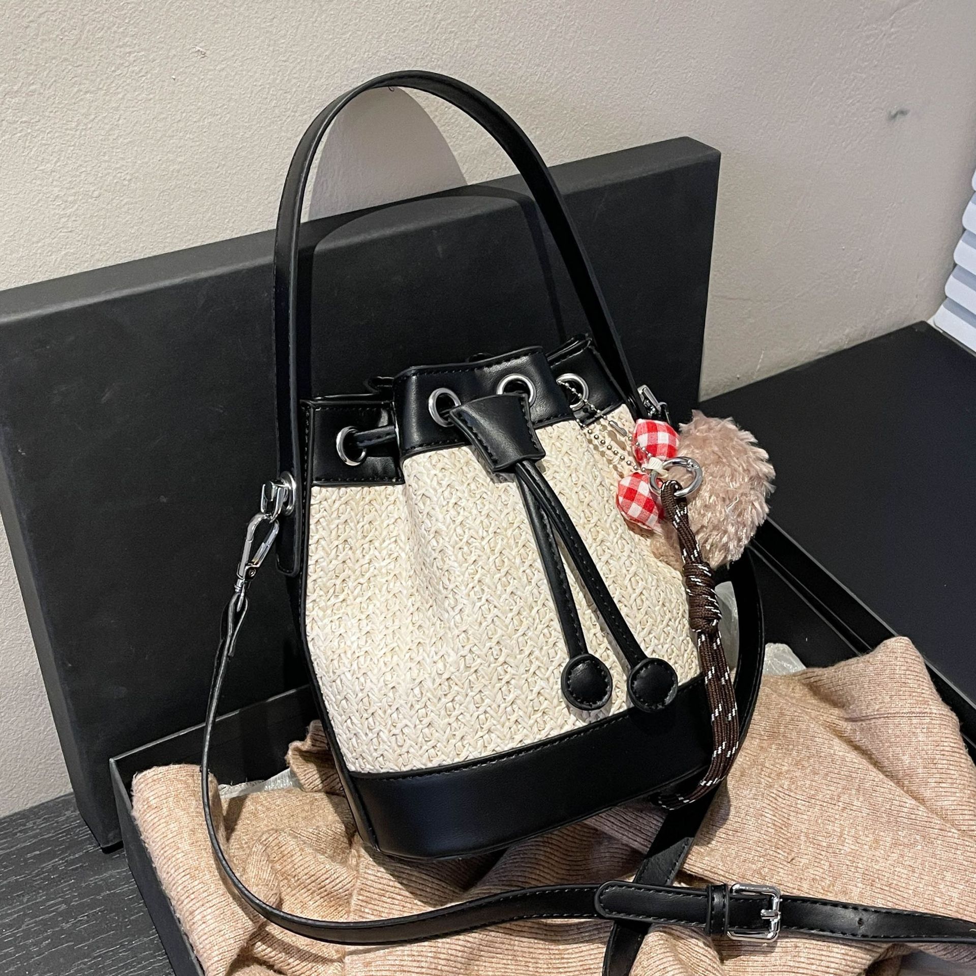 This is a new summer version of the straw woven women's bag for 2025. It features a niche design, fashionable and retro woven drawstring bucket bag, and is a versatile crossbody bag full figure