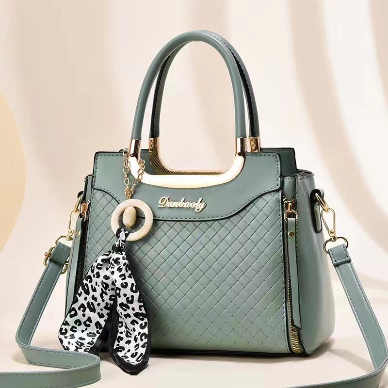 Light luxury and high-end women's bag, new autumn/Winter 2024 collection, middle-aged mom's bag, handbag, large-capacity crossbody bag for women Application Scenario