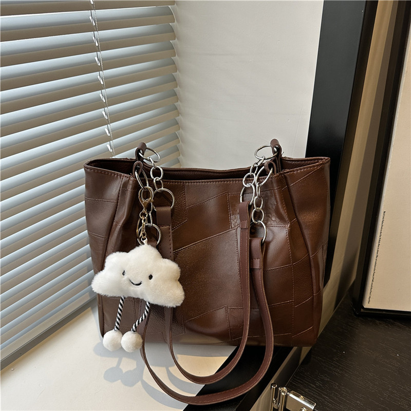 Retro niche tote bag for women, 2025 new multi-functional and versatile chain bag, large-capacity commuting crossbody single-shoulder bag full figure