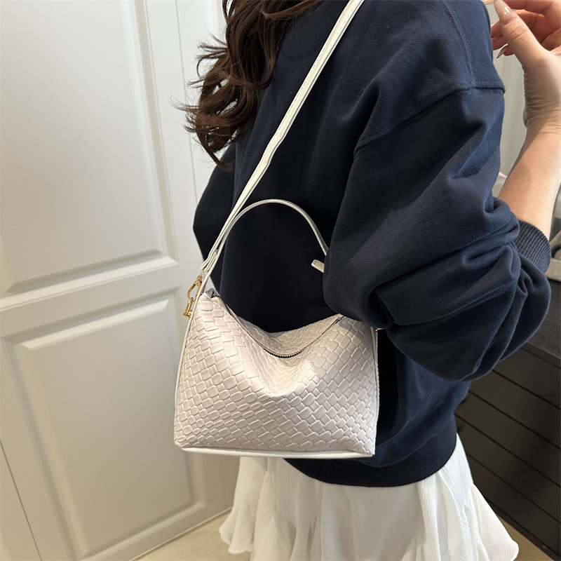 Fashionable woven small square bag, women's crossbody bag, versatile and simple underarm bag, 2025 new style single-shoulder bag, lunch box bag details Picture