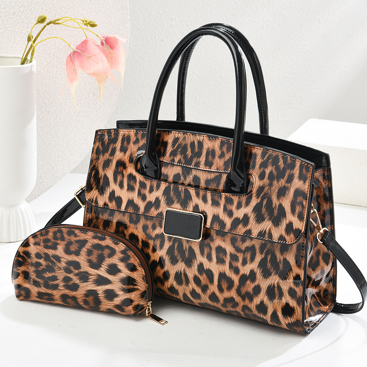 Cross-border exclusive for women, European and American fashion retro leopard print handbag, patent leather, elegant, individual and trendy single-shoulder crossbody bag full figure