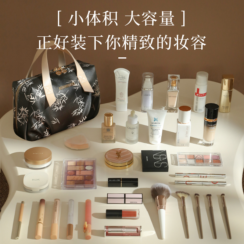 New Chinese-style makeup bag for women, 2024 Portable large-capacity toiletry bag, zoned cosmetics storage bag Application Scenario