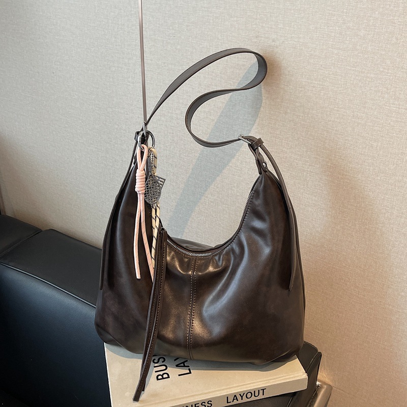 Retro large-capacity crossbody bag for women, 2025 new trendy and fashionable tote bag, simple and casual single-shoulder armpit bag Specification drawing