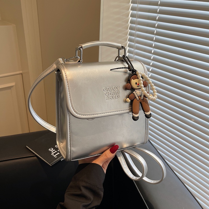 This handbag features a stylish and textured Japanese and Korean style. It's a new 2024 trendy Instagram backpack for women, casual bags, and simple backpacks details Picture