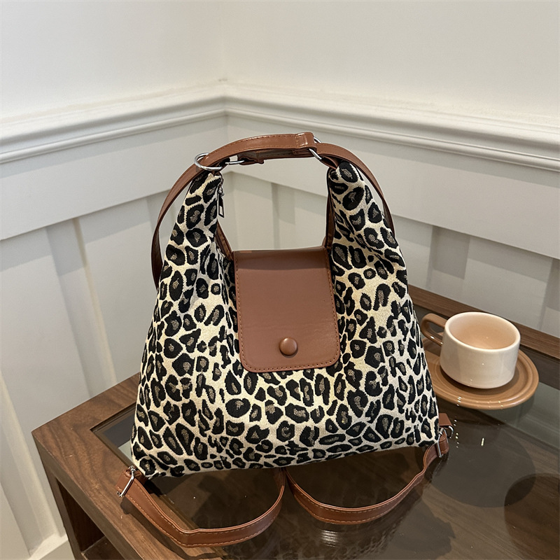 Retro fashion casual tote bag for women 2024 autumn/Winter new large-capacity versatile backpack for commuting to work full figure