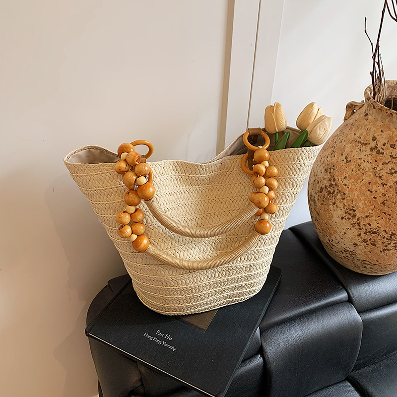 A niche design straw-woven bag for women, a new fashion hand-held shoulder bag for 2025, a large-capacity vacation beach bucket bag details Picture