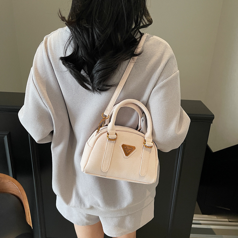 Fashionable and trendy hand-held shell bag for women, 2025 new high-end commuter shoulder bag, lychee pattern versatile crossbody bag details Picture
