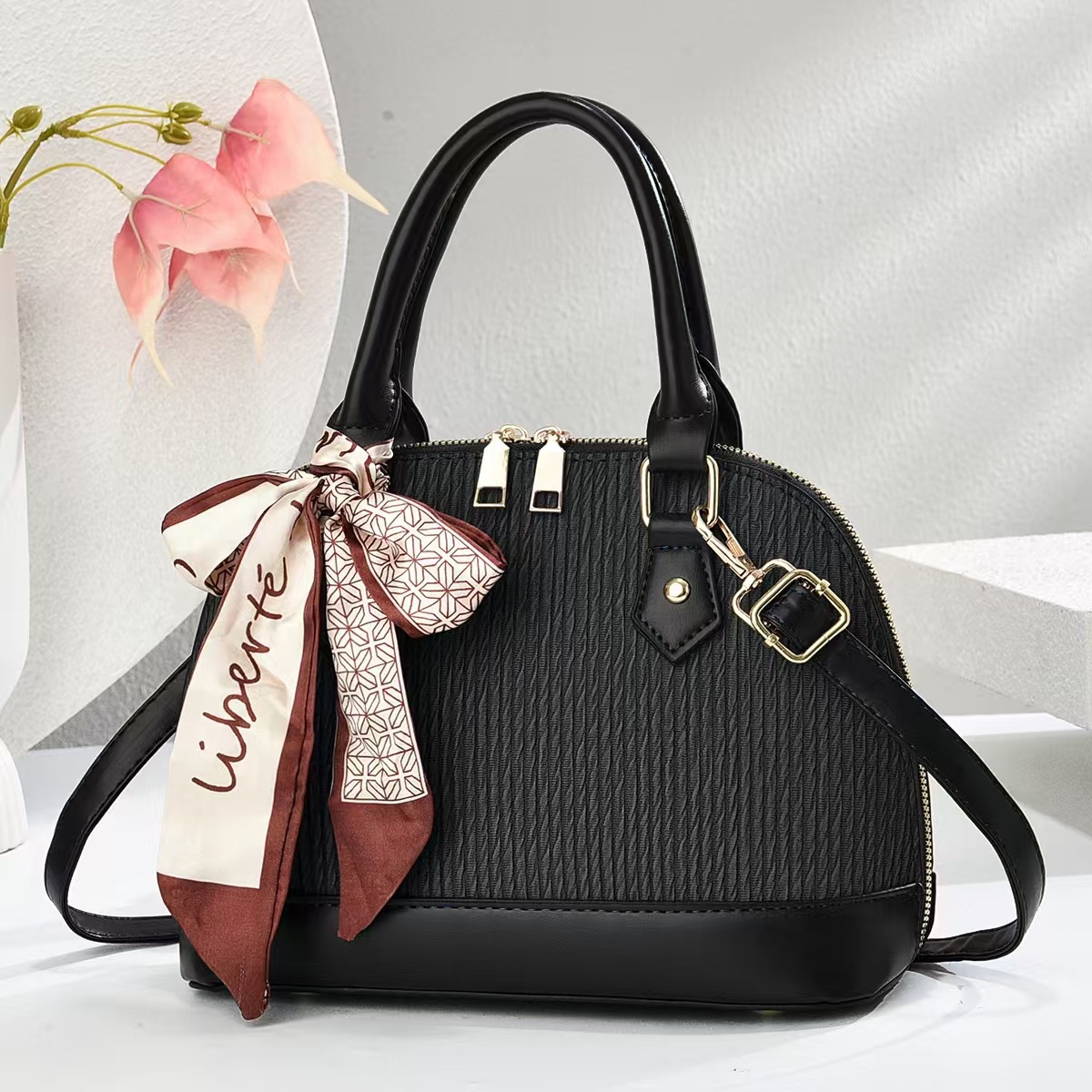 Foreign trade quality bags, European and American fashionable handbags, single-shoulder bags, large-capacity crossbody bags, shell bags, dinner bags full figure