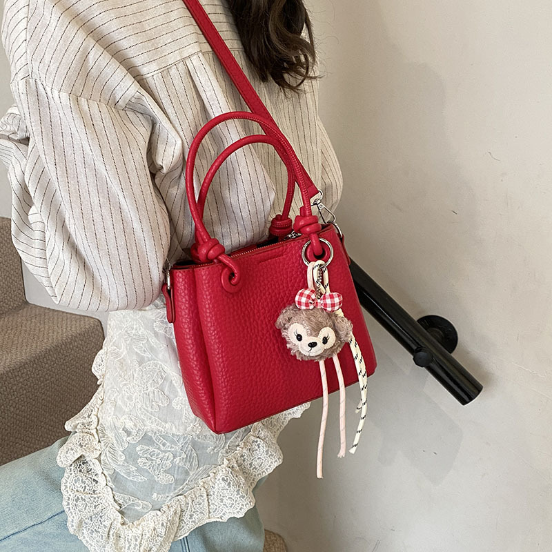 High-end lychee pattern bucket bag for women 2025 new style hand-held vegetable basket bag, fashionable and versatile single-shoulder crossbody bag Application Scenario