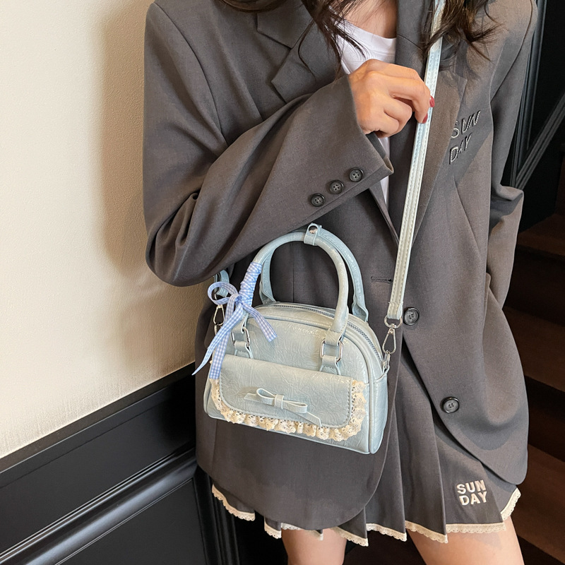 A simple and stylish small square bag for women, a new 2025 trendy handbag, a niche and versatile single-shoulder bag, a Korean-style fashionable crossbody bag Specification drawing