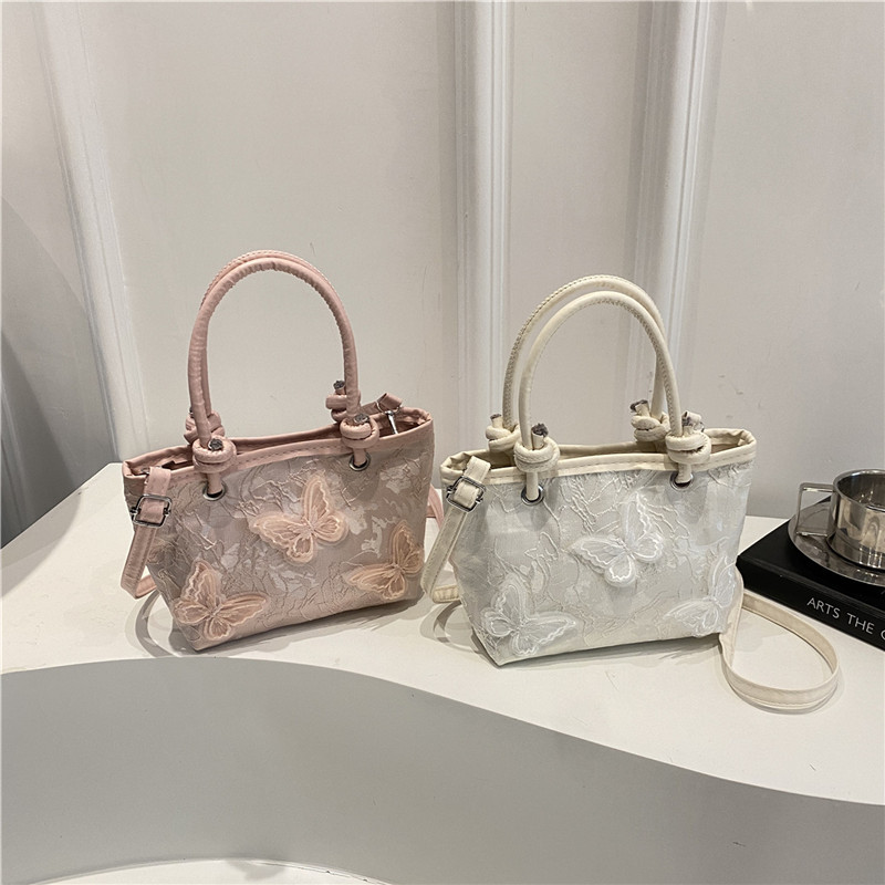 2025 New hand-held new Chinese-style embroidered bag for women, spring and summer, forest and cute, Chinese-style embroidered fashionable bucket bag, crossbody bag Application Scenario