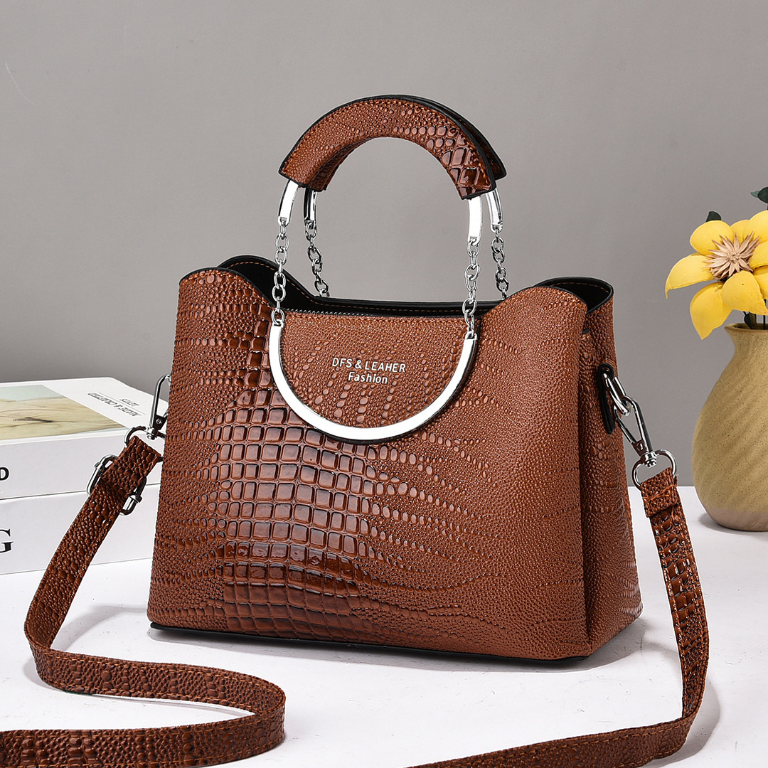 Bag Girl's 2023 Autumn/Winter new large-capacity embossed bucket bag, fashionable crossbody handbag, one-piece consignment full figure