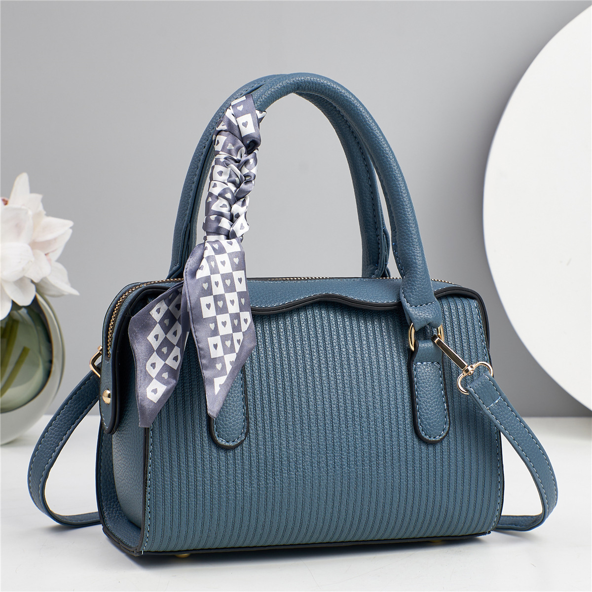 Cross-border embossed women's hand-held bag for women 2025 autumn/winter, Korean Instagram simple and fashionable single-shoulder bag, hand-held crossbody bag full figure