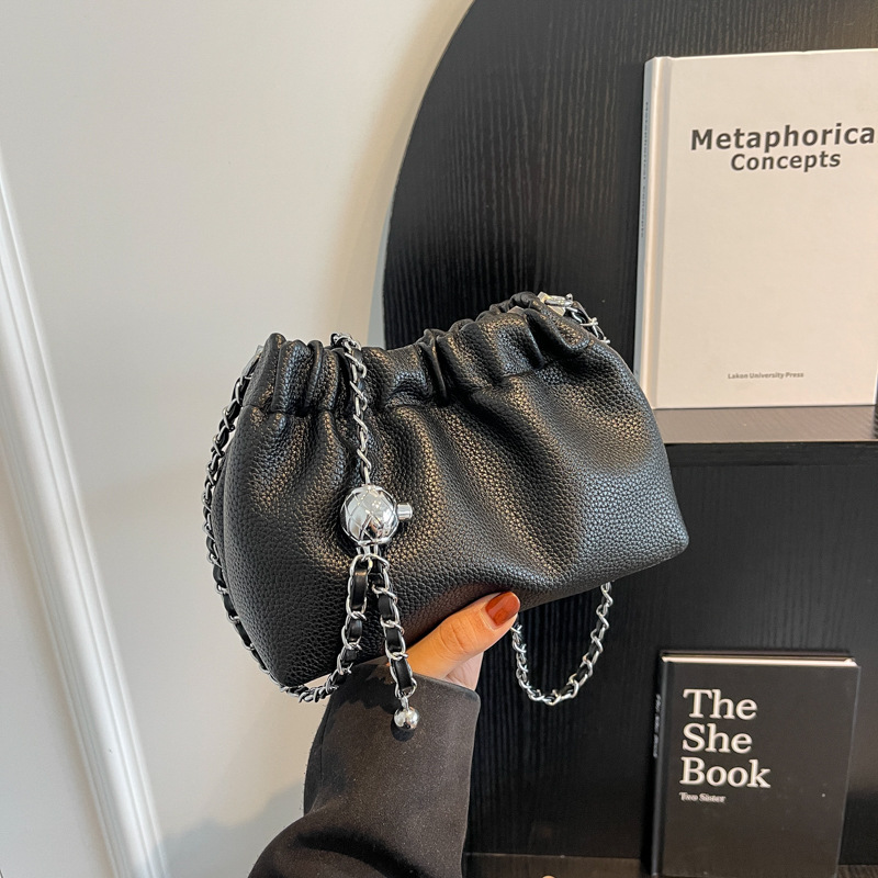 French niche pleated underarm small bag for women 2023 new fashion chain crossbody bag, summer stylish bucket bag details Picture