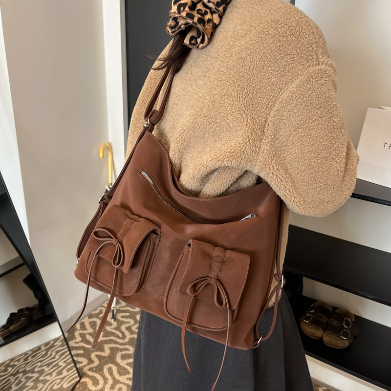 Retro commuter tote bag, women's large-capacity crossbody bag, 2024 new multi-functional single-shoulder bag, three-in-one backpack full figure