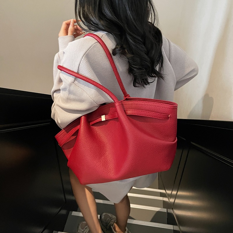 High-end pleated fashionable hand-held underarm bag for women, 2025 new stylish large-capacity tote bag, commuter single-shoulder bag Specification drawing