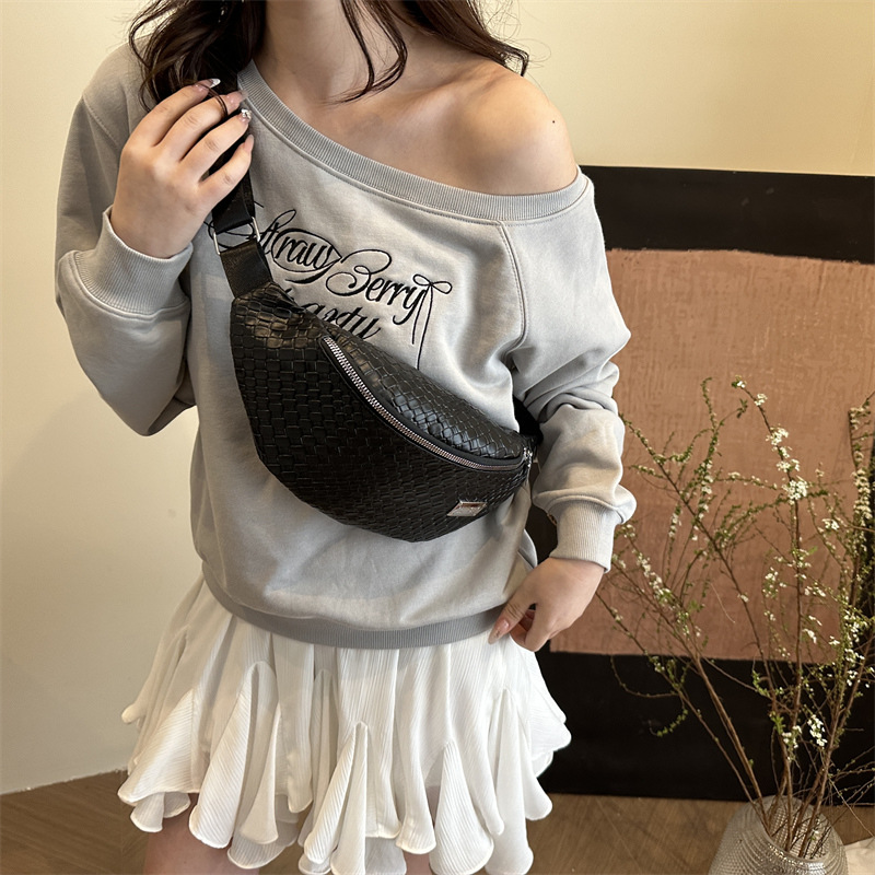 Fashionable woven pattern ins niche small bag for women 2025, a new trendy wide-shoulder strap single-shoulder crossbody bag Specification drawing