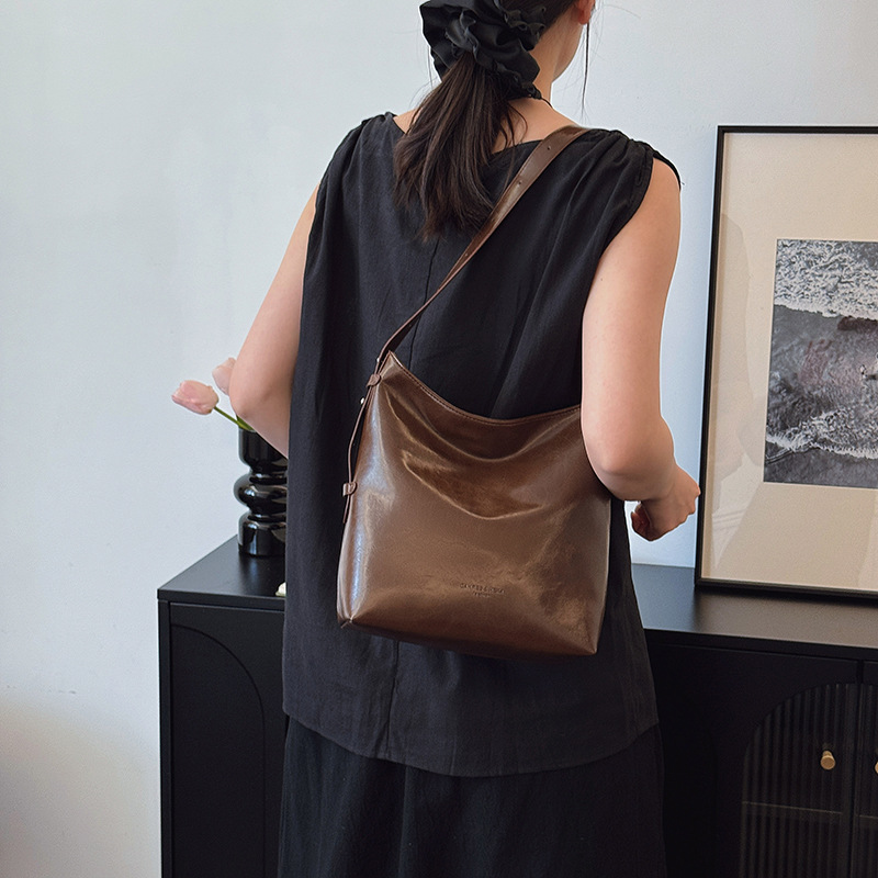 Cross-border retro versatile single-shoulder underarm bag for women 2025 new casual soft leather large-capacity commuting crossbody bucket bag Specification drawing