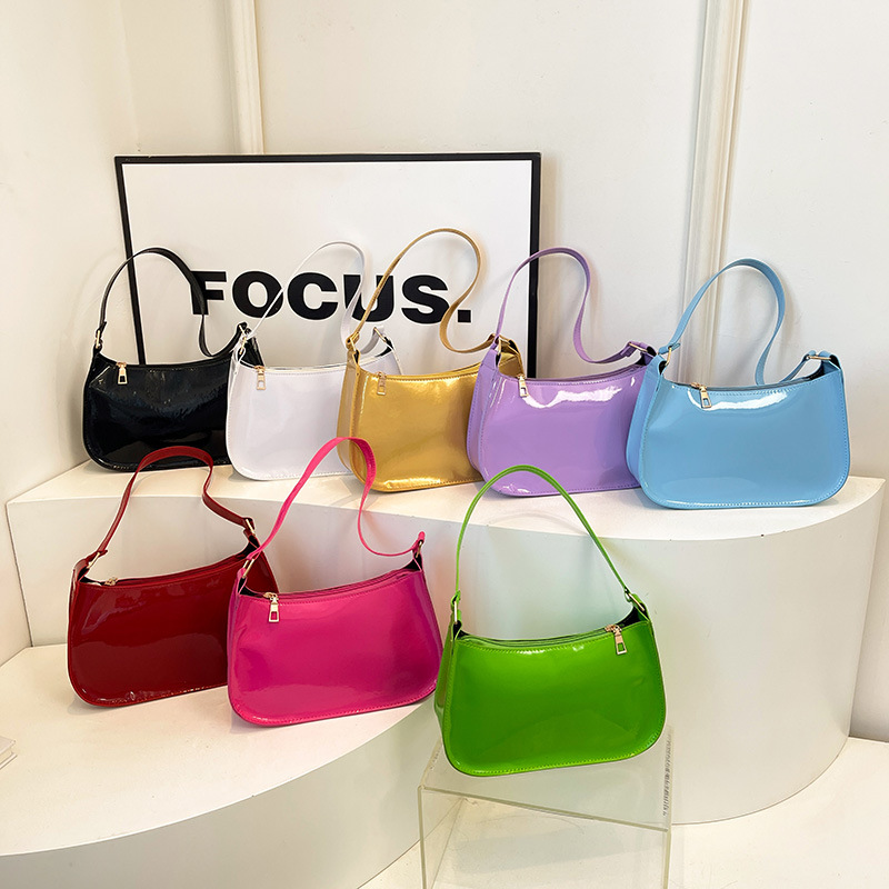 The popular and fashionable solid-color small square bag for the new autumn and winter of 2024, a Korean-style single-shoulder underarm handbag for women, is a cross-border trend Application Scenario