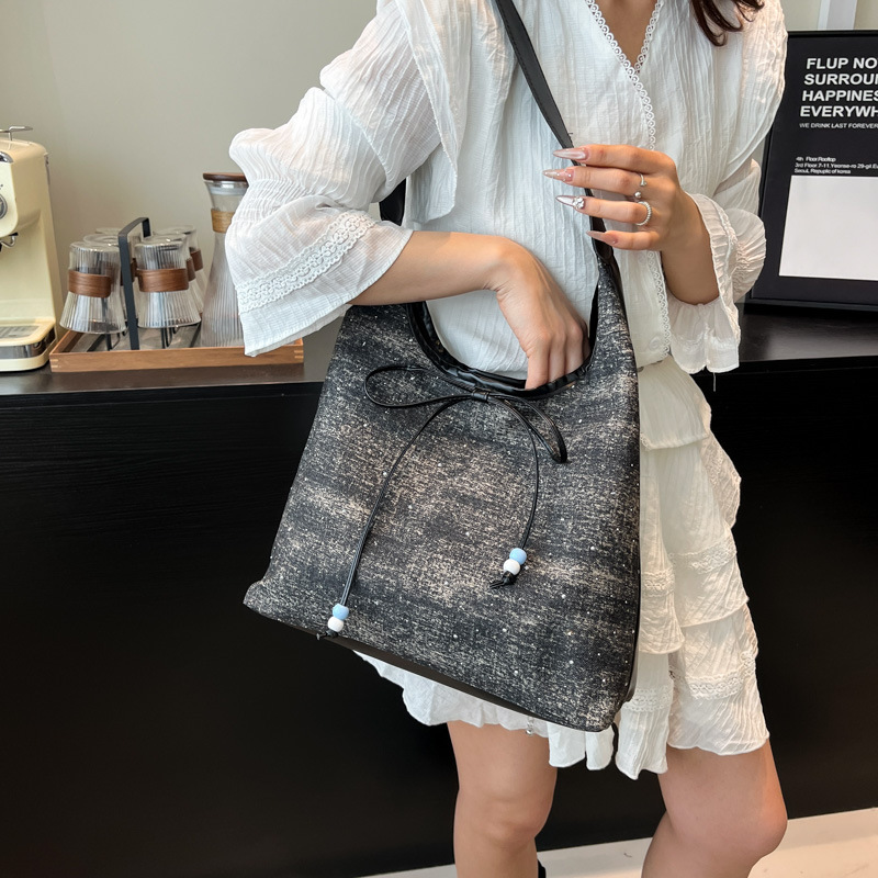 Korean underarm bag for women 2025 New trendy and fashionable school-style tote bag, versatile, large capacity, elegant and simple bag details Picture