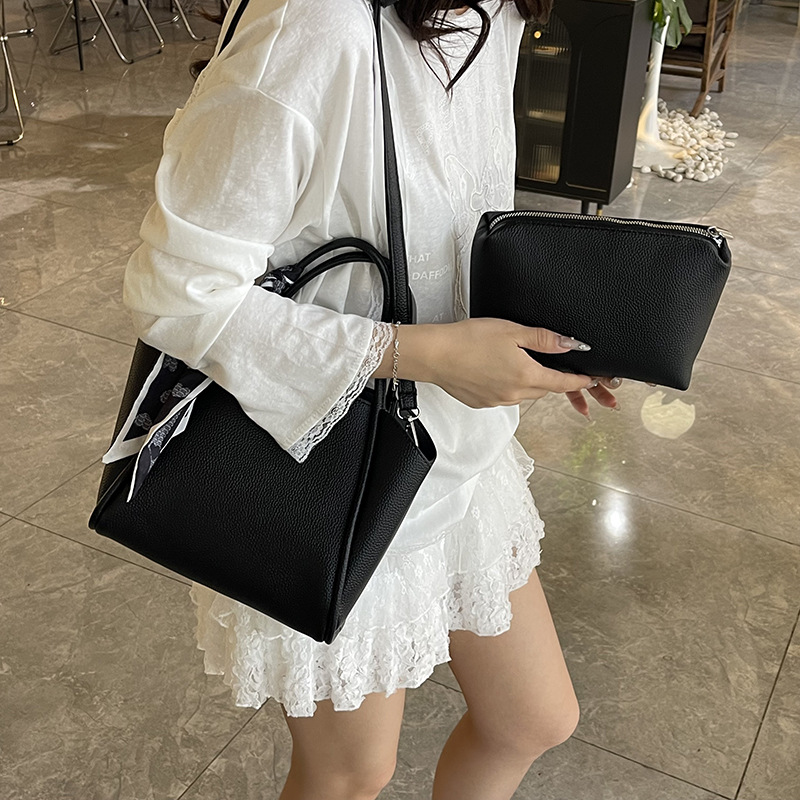 Fashionable handbag, large-capacity vegetable basket bag, 2025 new style, versatile crossbody bag for commuting, casual mother and child single-shoulder bag details Picture