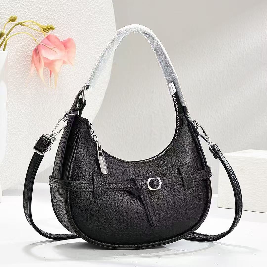 A trendy and stylish single-shoulder underarm bag for women, new Spring/Summer 2025 style, a small commuting bag for going out to work full figure
