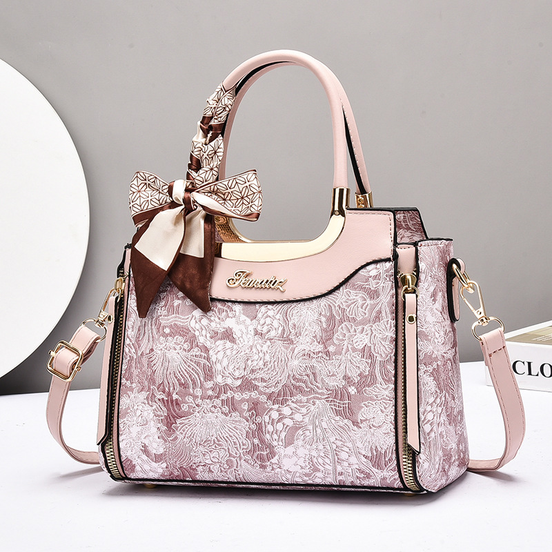 Bag Women 2025 New Autumn and Winter fashion versatile Women's hand-held high-end single-shoulder crossbody bag cross-border Application Scenario