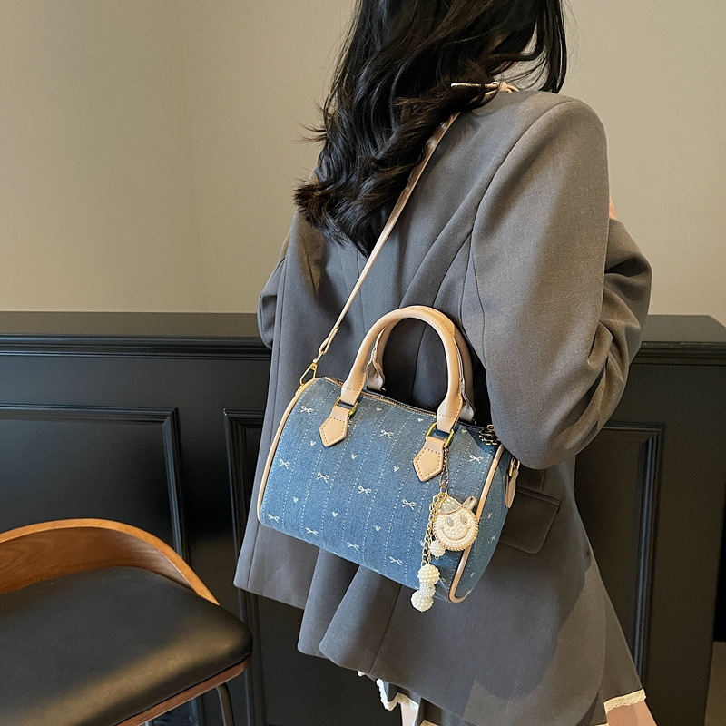 2025 New style simple, stylish and trendy hand-held pillow bag, women's printed patchwork casual single-shoulder crossbody bag Specification drawing