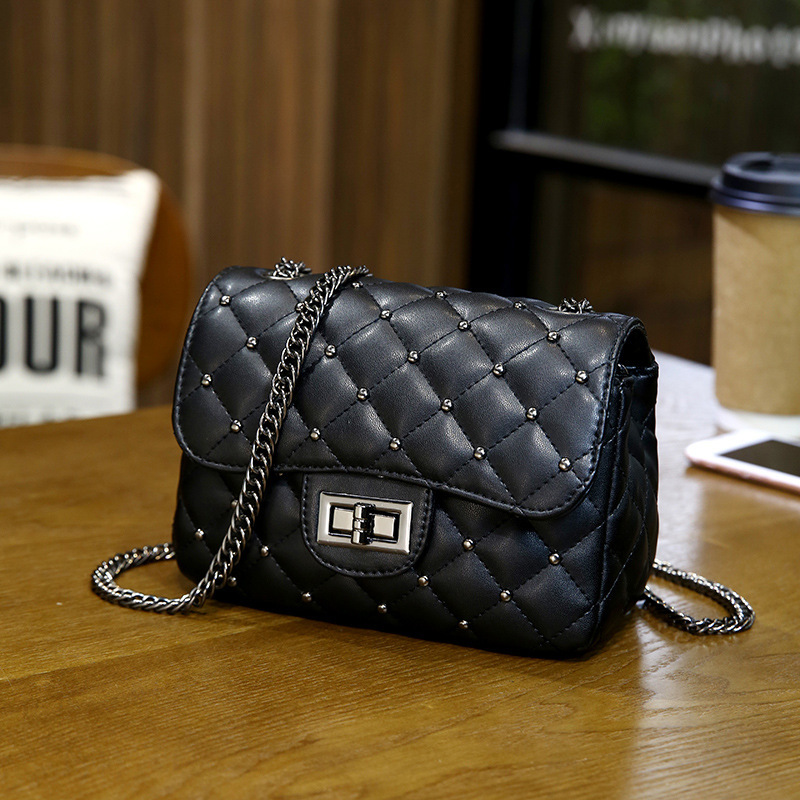 The 2022 new Instagram super popular Korean-style stylish small square bag with a diamond-shaped chain single-shoulder crossbody bag full figure