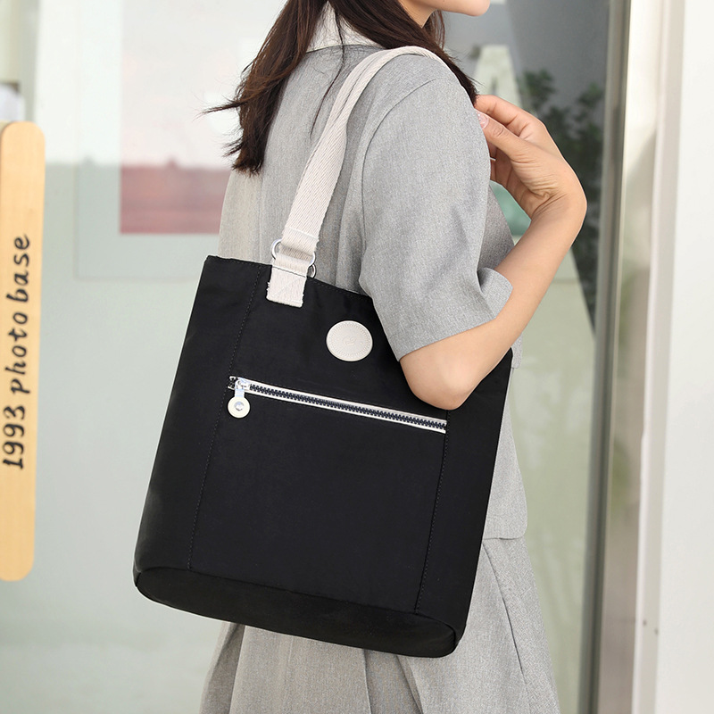 Colorful Fox's new fashionable and trendy single-shoulder bag for women, a simple and large-capacity tote bag with water repellent Specification drawing