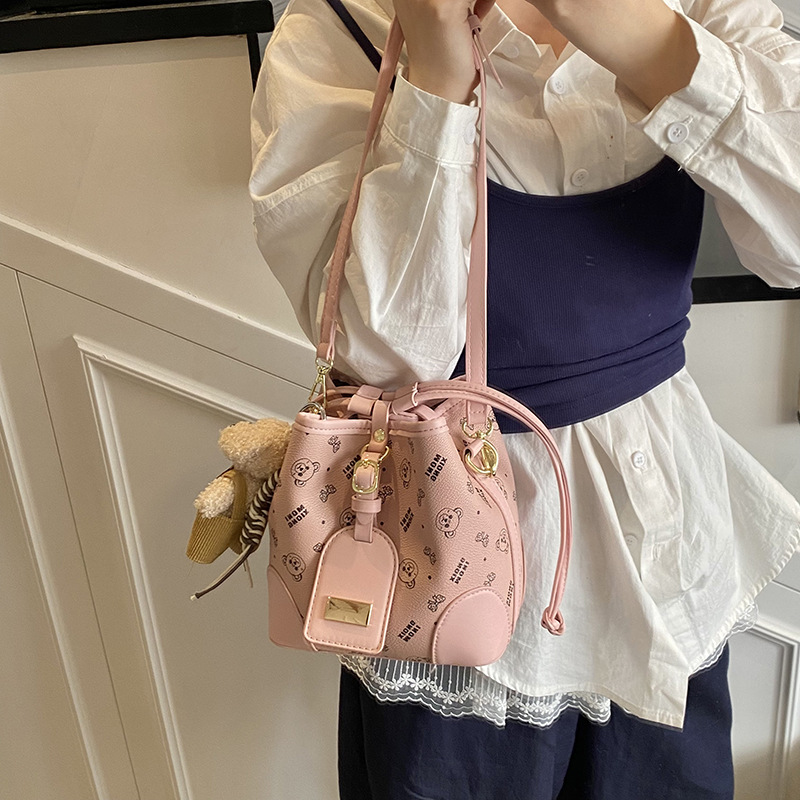 High-end printed drawstrap bucket bag for women, 2025 new trendy and fashionable single-shoulder bag, retro and stylish crossbody bag details Picture