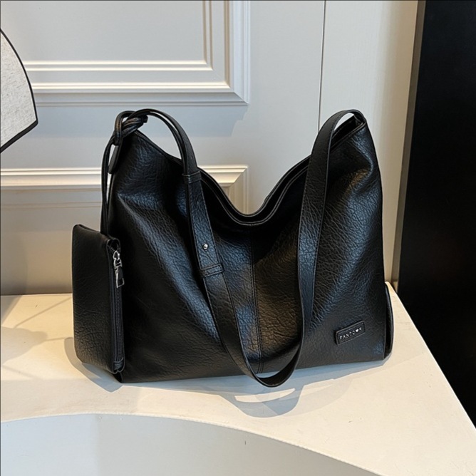 The 2025 new stylish and casual underarm bag for women, a Korean-style commuting large-capacity single-shoulder bag, and a trendy solid-color crossbody bag full figure
