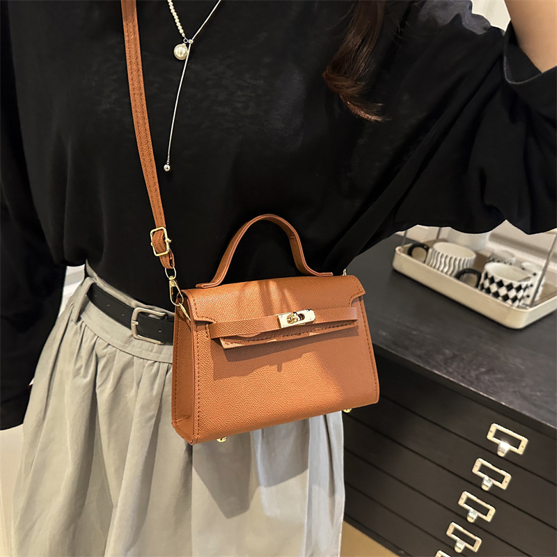 A high-end, niche commuter handbag for women, a new summer 2025 trendy and stylish single-shoulder crossbody Kelly bag for work Specification drawing