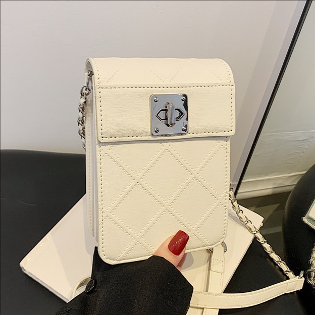 Simple embossed diamond-shaped chain mini bag for women 2025 new style, fashionable and versatile solid color single-shoulder crossbody bag full figure