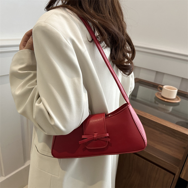 Fashionable underarm bag for women, large capacity, new Spring 2025 fashion, niche single-shoulder bag, bow hand-held baguette bag Specification drawing