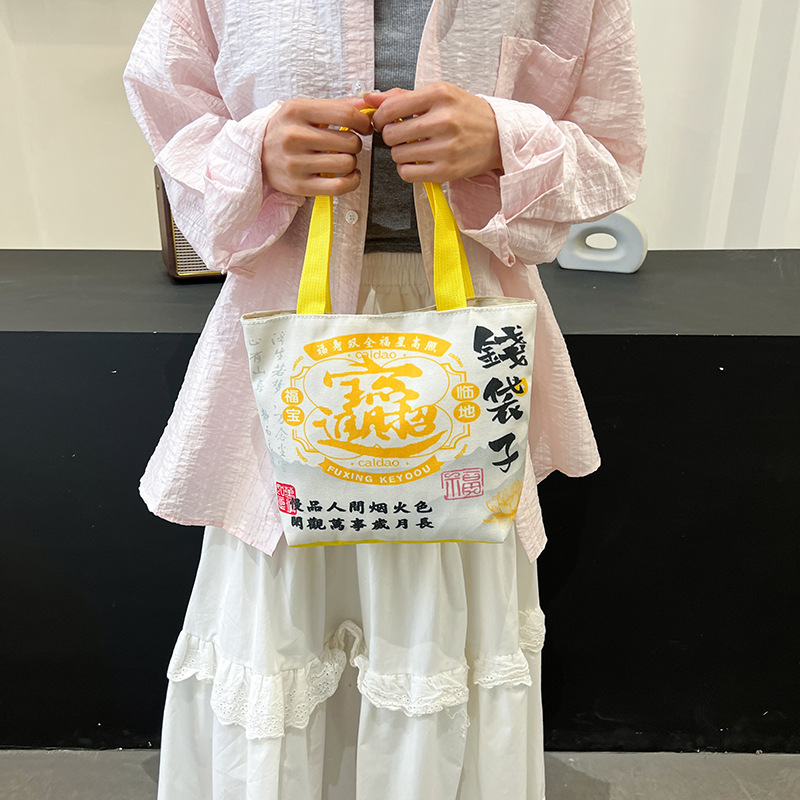 The new 2025 vintage large-capacity single-shoulder bag for women is casual and versatile, a trendy hand-carry underarm bag for commuting details Picture
