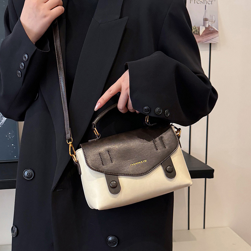 Retro casual hand-held small square bag for women 2024 new style, popular and versatile casual single-shoulder bag, high-end commuter bag for women Application Scenario