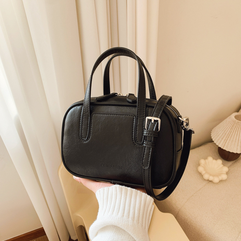 Hand-held trendy bowling bag for women, 2025 new retro and fashionable single-shoulder bag, high-end and casual, versatile crossbody bag details Picture
