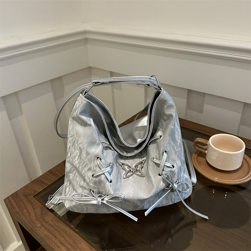 Tote Bag Women 2024 New large-capacity bow commuter backpack, fashionable, multi-functional and stylish single-shoulder bag Application Scenario