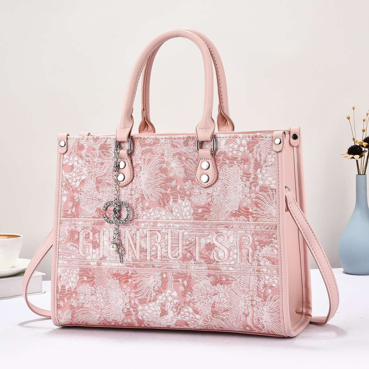 The 2025 new national trend women's bag features a fashionable and high-quality lettered tote bag with large capacity and a single-shoulder handbag details Picture